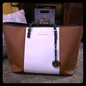 100% Authentic Michael Kors purse handbag